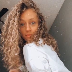 Meet your Posher, Victoria